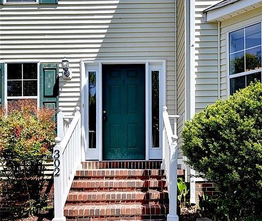 4th image of 302 Sheppard Dr