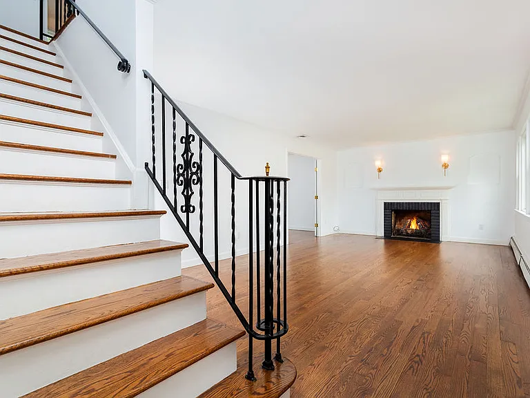 302 Sound Beach Ave — Photo 4