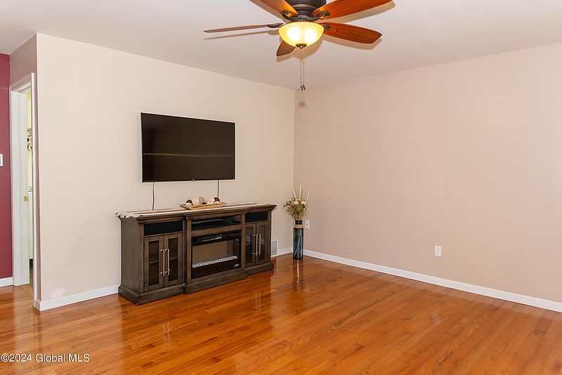5th image of 2 Kimberly Court
