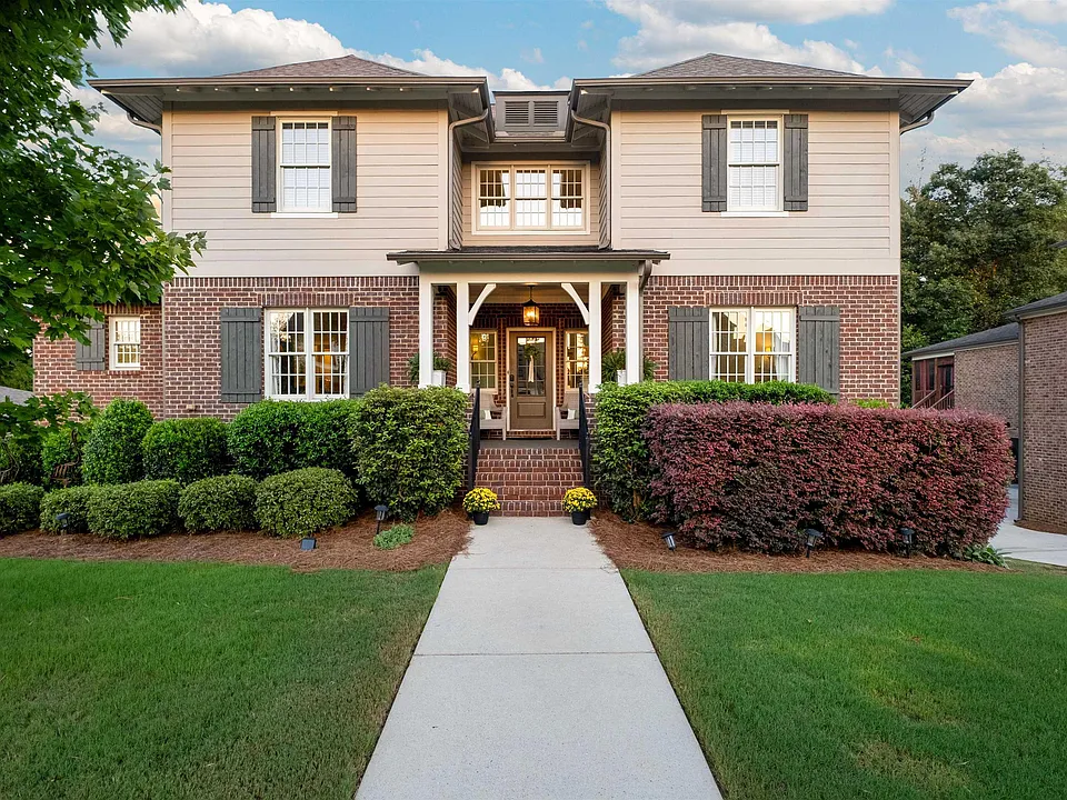 2302 Southampton Dr