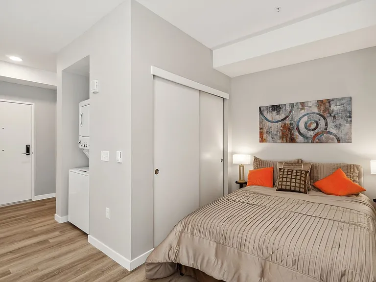 Divine Court Apartments — Photo 50