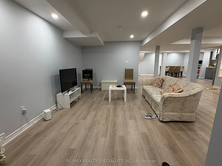 934 Boyer Blvd #BASEMENT — Photo 33