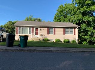 57 Saint Andrews Dr, Waynesboro, PA 17268