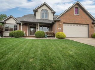 810 Forrest Ridge Dr, Dover, OH 44622