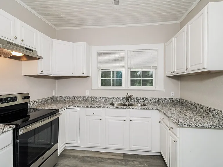 1494795_022_kitchen_12931568.jpg
