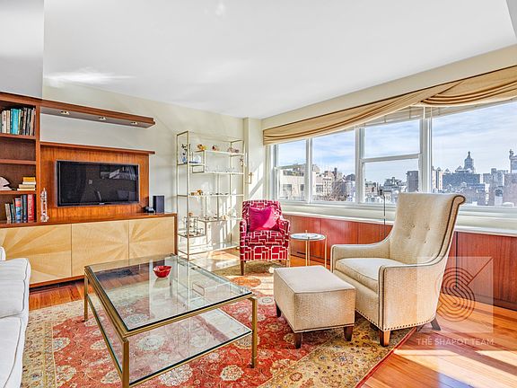 3rd image of 101 W 12th St APT 21G