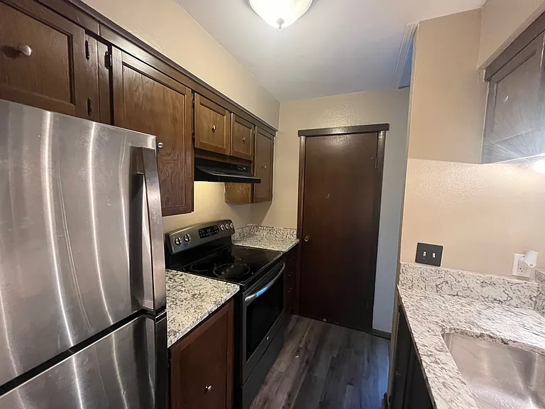 822 Cardinal Creek Blvd — Photo 3