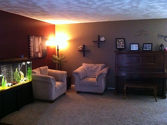 3rd image of 312 N Dogwood Ln