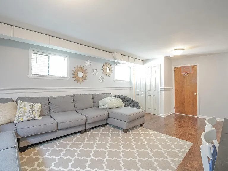 6811 Floyd Ave — Photo 15