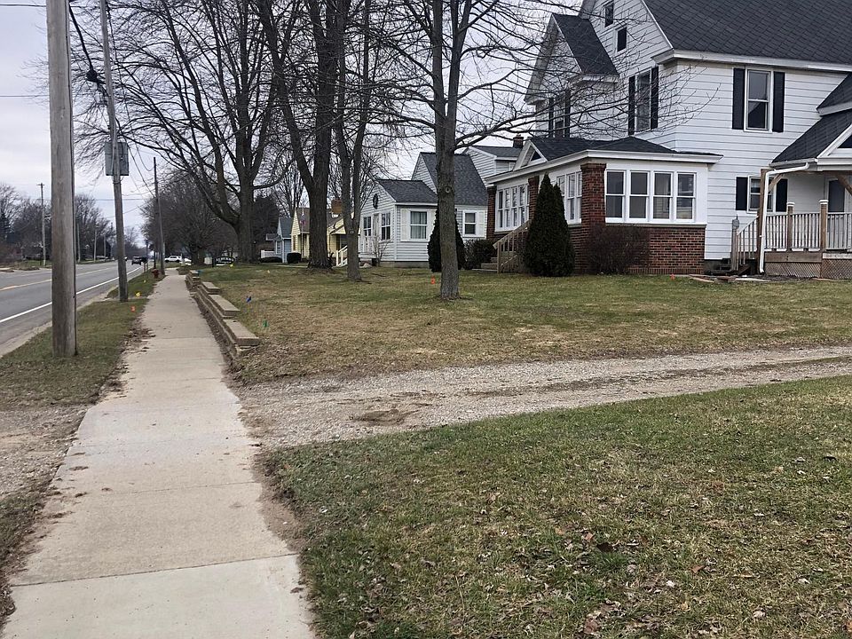 2nd image of 2745 84th St SW