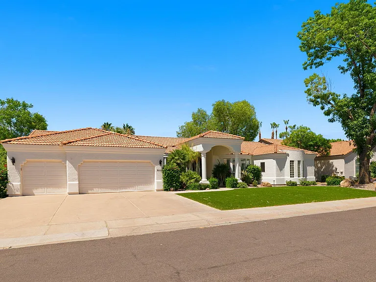 8638 E Dahlia Dr — Photo 3