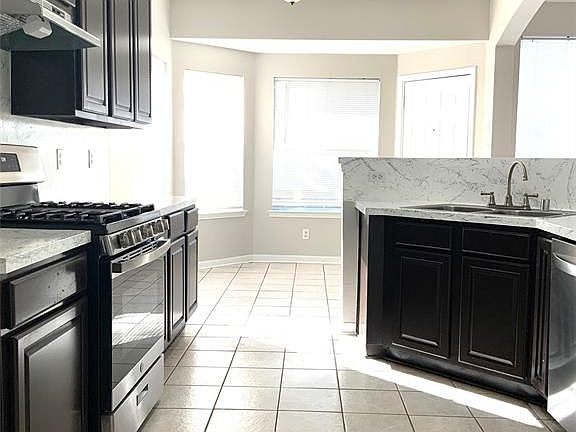 2nd image of 3911 Lauderwood Ln