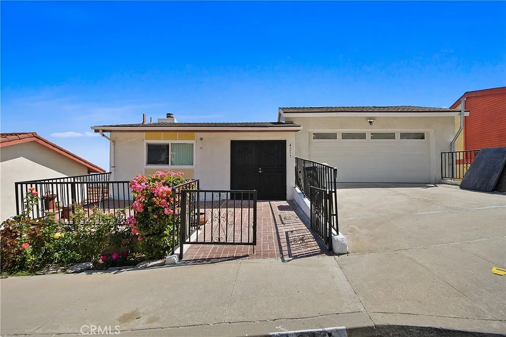 4 bed, 2589 sqft, $7,000 — Photo 1