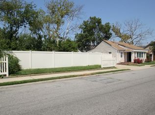 106 Quebec Rd, Island Park, NY 11558