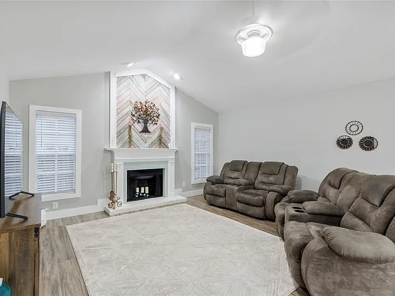 2766 Buckhorn Oaks Dr — Photo 5