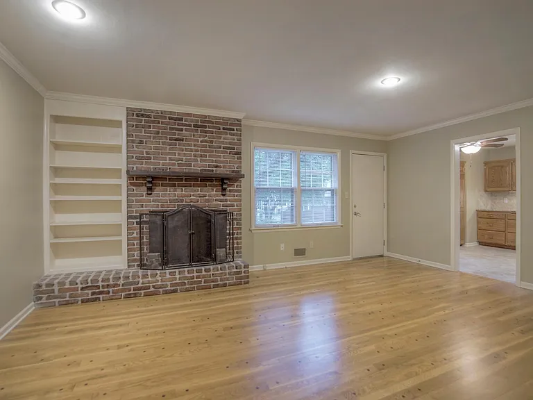 9404 Delmar St — Photo 10