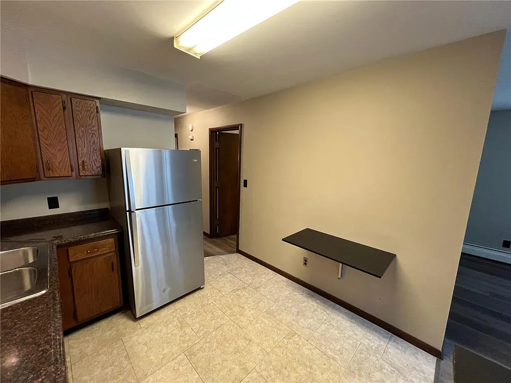 3 bed, $1,650 — Photo 3