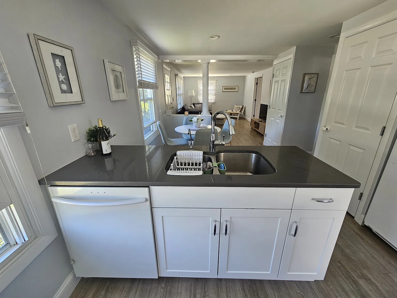 3 bed, 910 sqft, $2,500 — Photo 2