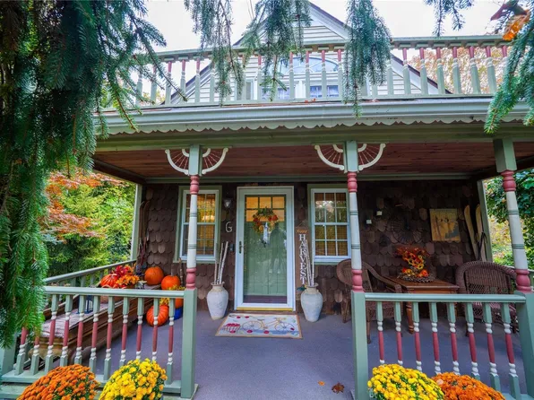 34 Oceanview Avenue, Farmingville, NY 11738