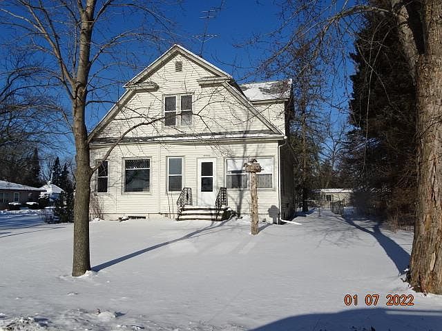 W5884 Lake St, Montello, WI 53949 | Zillow