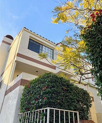 2nd image of 2931 Plaza Del Amo Unit 73