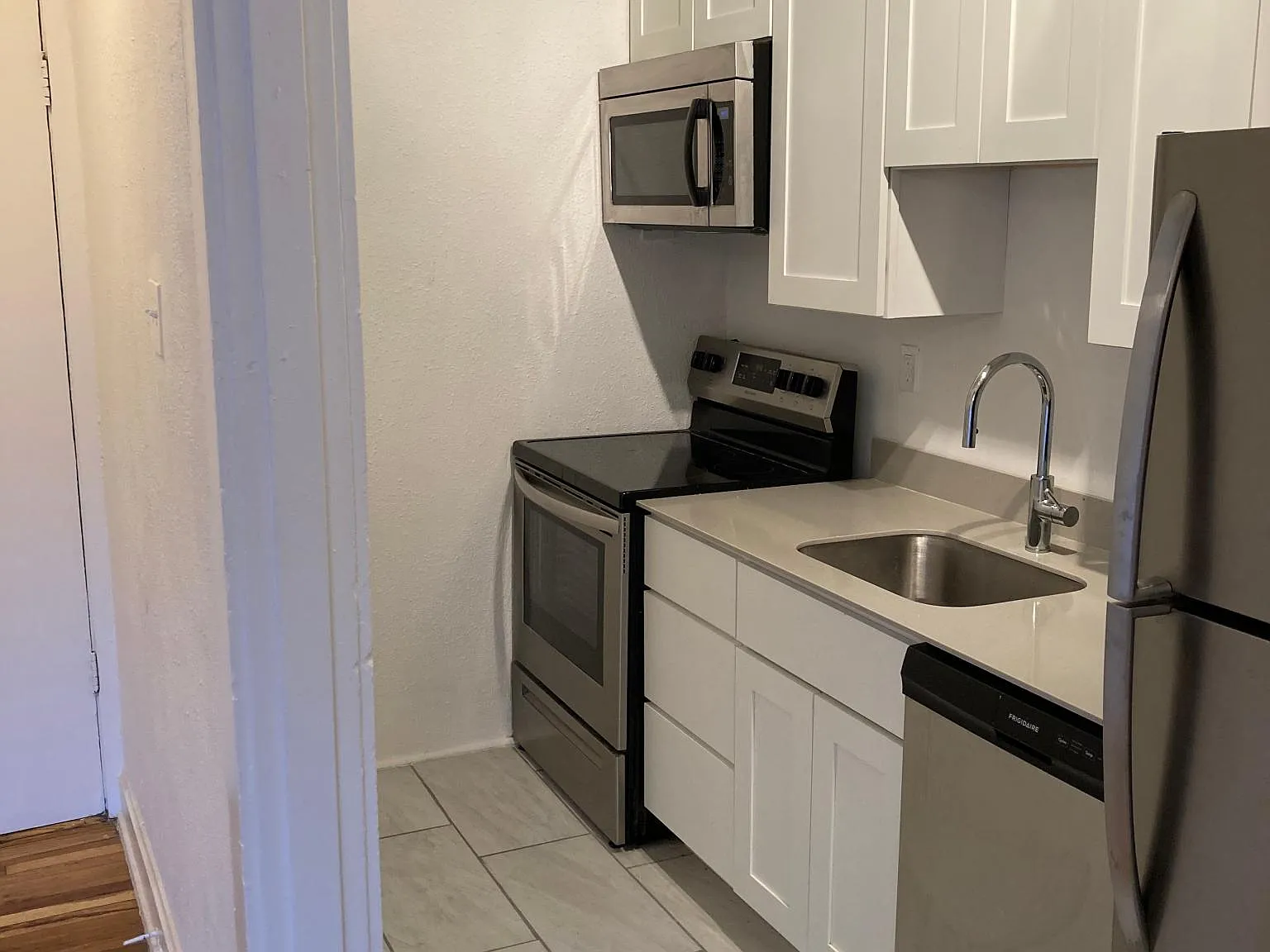 Studio, 450 sqft, $925 — Photo 1