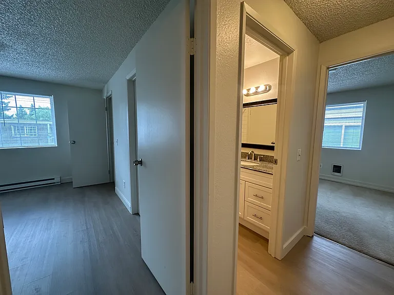 14504 NE 7th Pl #4 — Photo 7