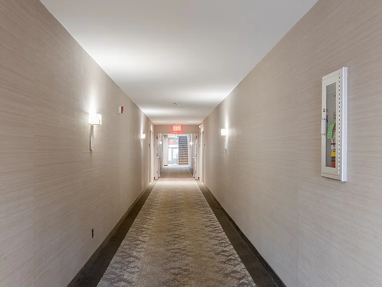 Park Ridge Manor — Photo 1