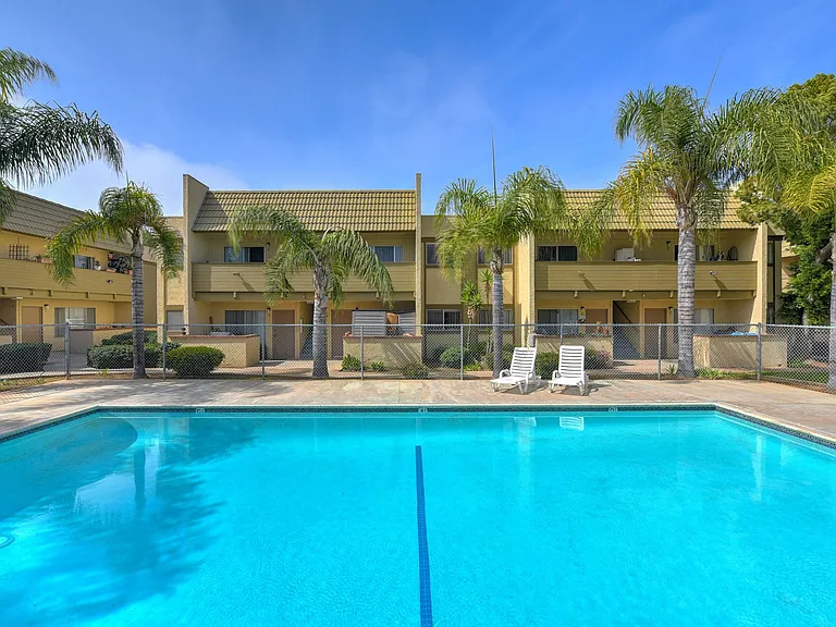 Royal Village Apartments — Photo 13