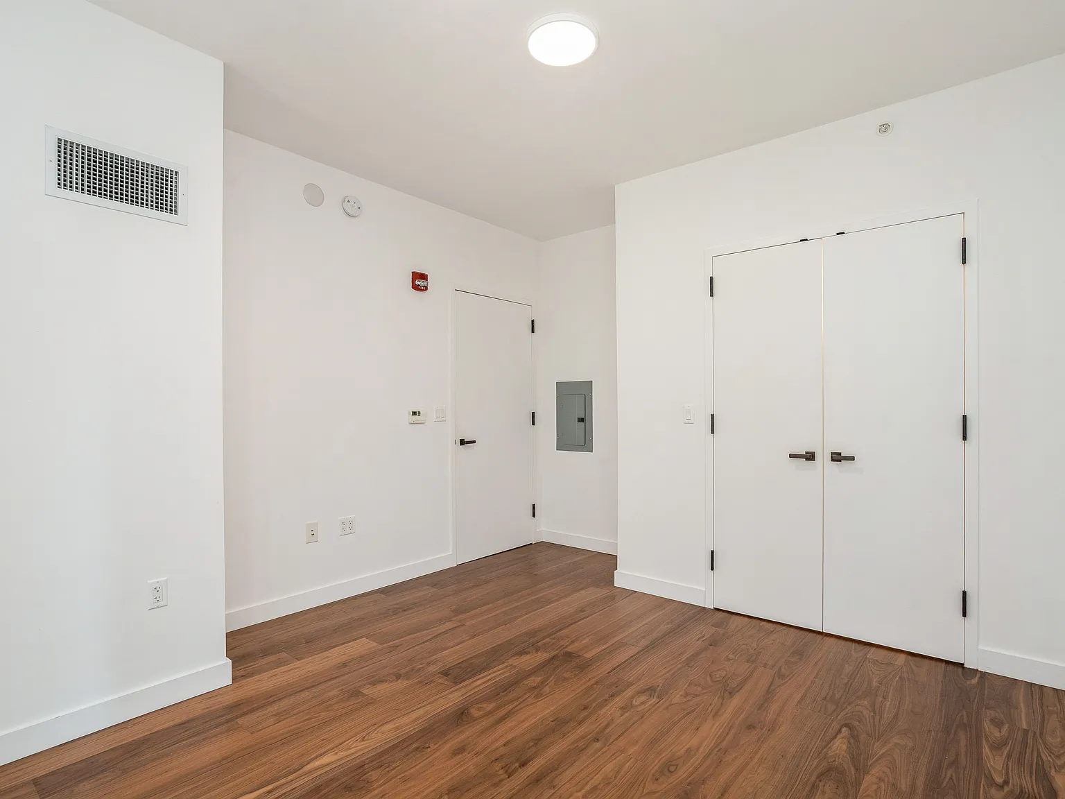 2 bed, 1272 sqft, $5,700 — Photo 2