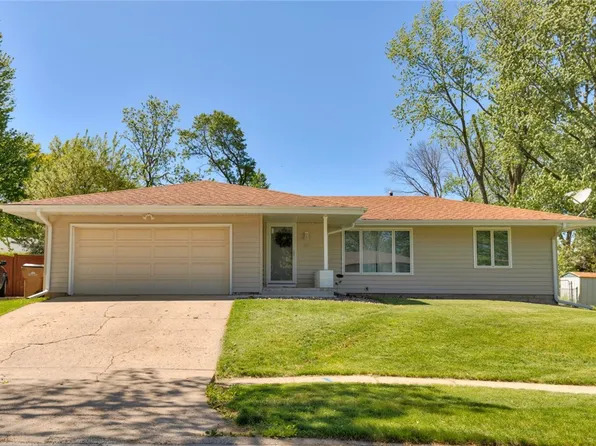 615 John Clinton Dr, Carlisle, IA 50047