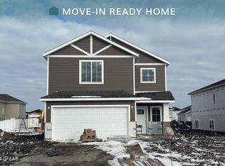 974 David Dr, Grand Forks, ND 58201