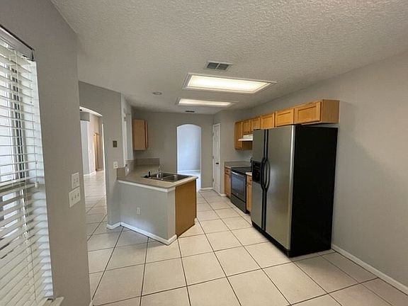 4th image of 192 Hawthorn Hedge Ln