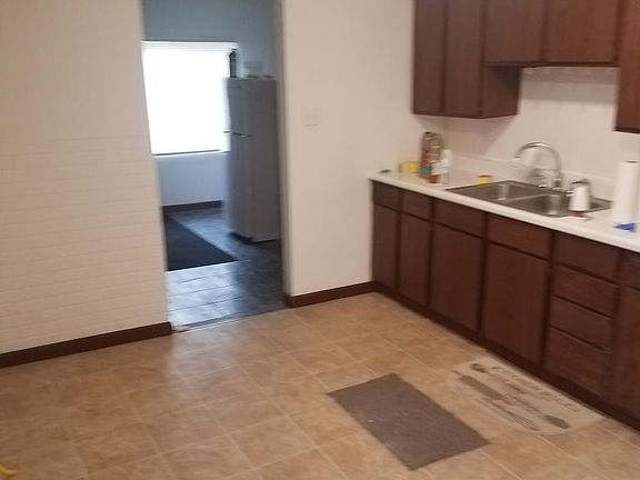 4th image of 2500 Vermillion St