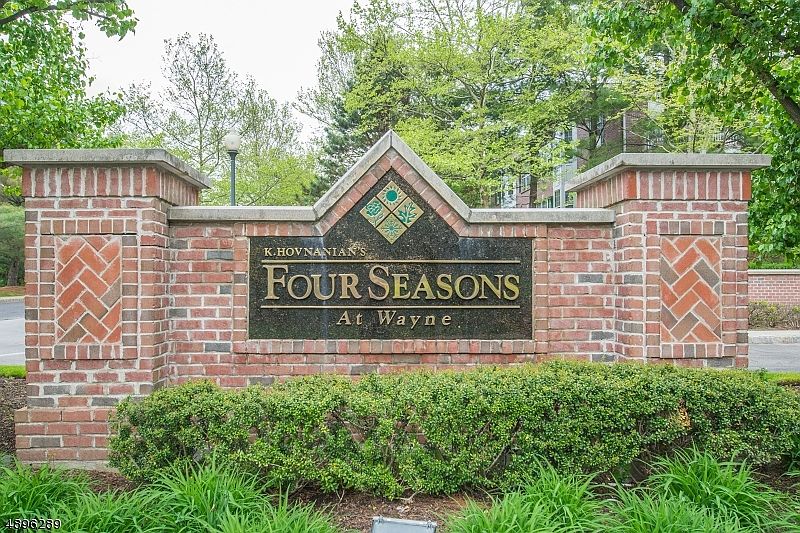 1st image of 411 FOUR SEASONS DR