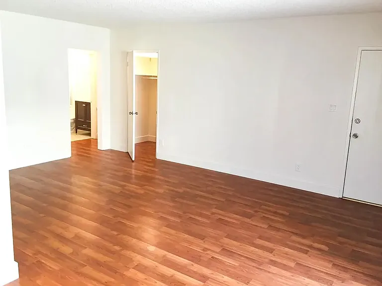 4423 Ambrose Ave #2 — Photo 6