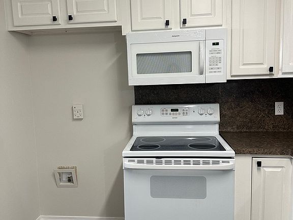 4th image of 1813 Riverstone Ln
