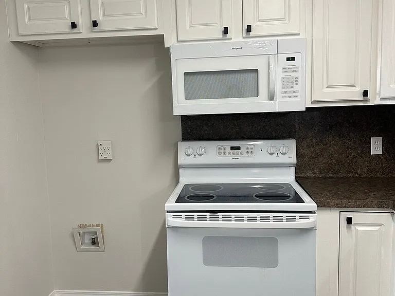1813 Riverstone Ln — Photo 4