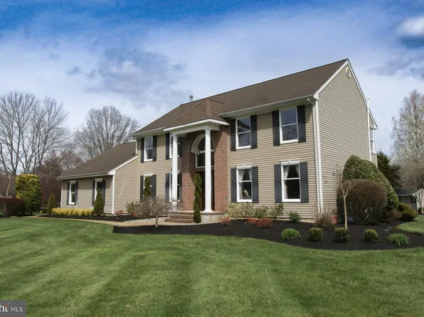 5 Hunters Glenn Dr, Columbus, NJ 08022