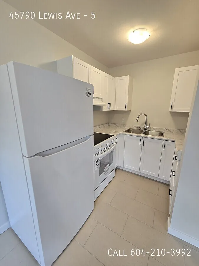 Building Photo - 45790 Lewis Ave #5