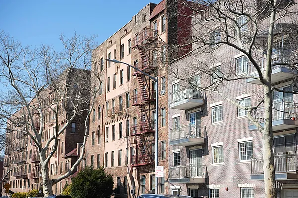 Rented by Norman Raindel, LREB | media 26