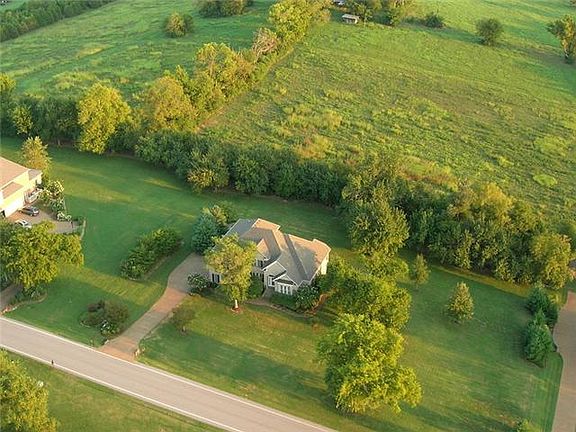 2nd image of 1727 Masters Dr