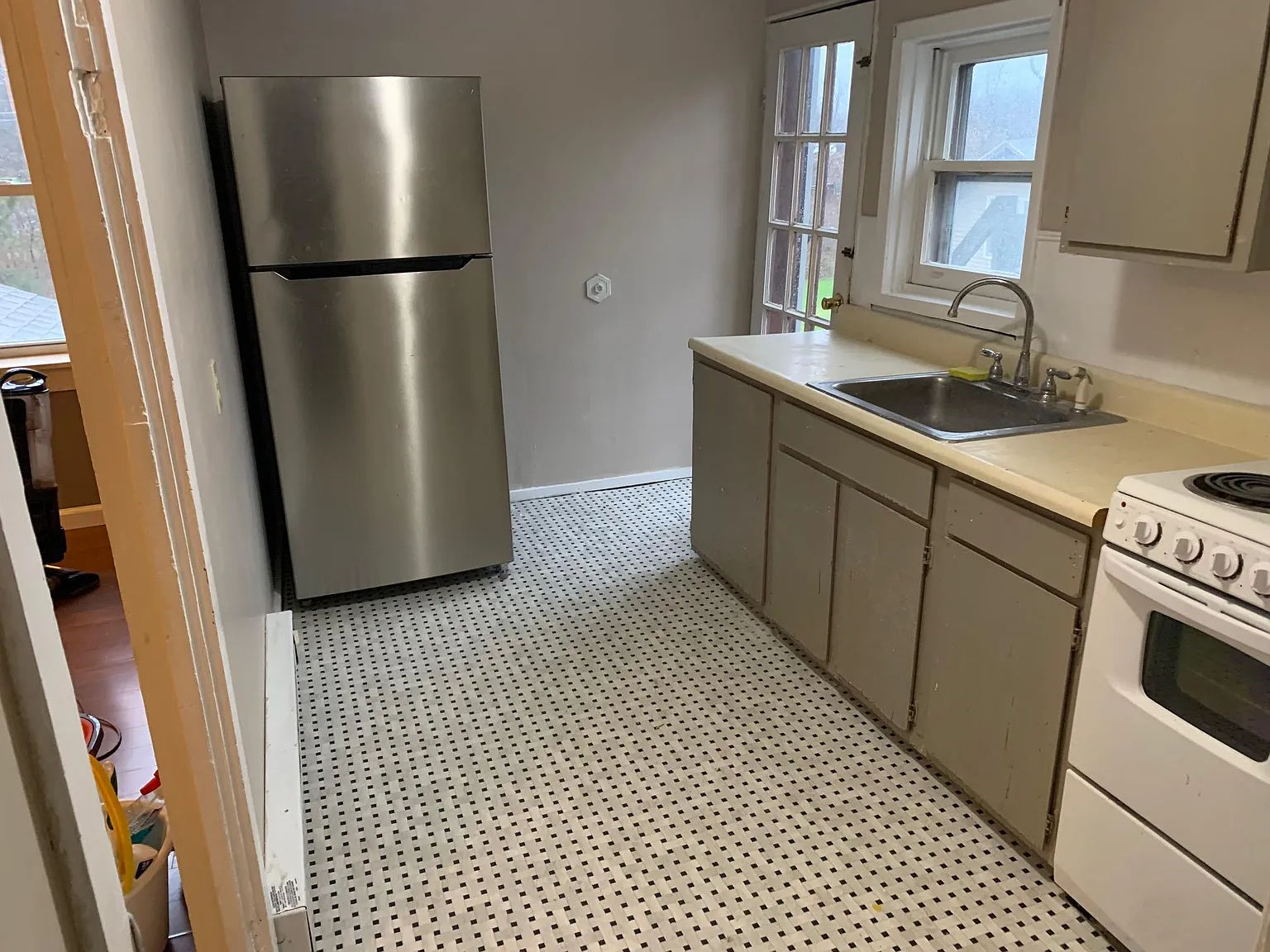 1 bed, 700 sqft, $1,100 — Photo 3
