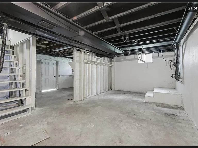 2221 S Hawthorne Ave — Photo 11