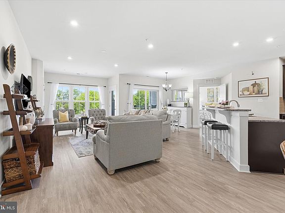 5th image of 5733 Meadowood St #303