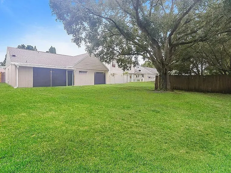 2122 Ramblewood Ln — Photo 12