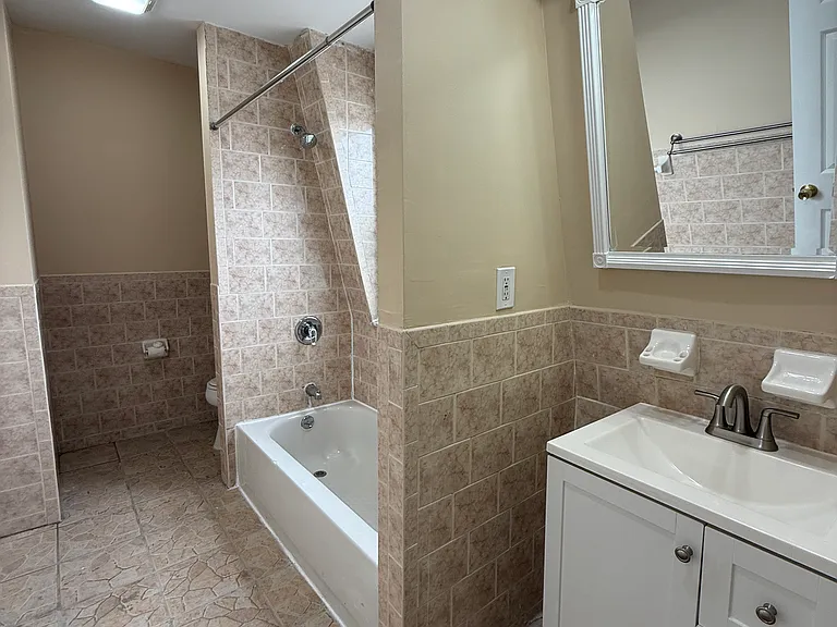 full bathroom 3rd floor