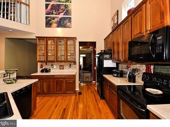 3rd image of 1383 Matthew Ln