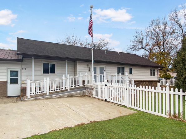 318 W 4th St, Fairview, MT 59221