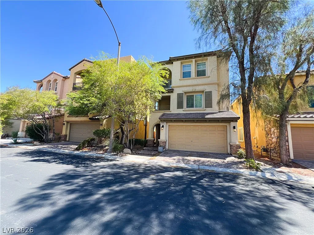 3 bed, 3.5 bath, 1864 sqft, $2,664 — Photo 2